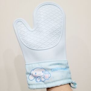 Brand New Sanrio Cinnamoroll Silicone Oven Mitt Glove Blue